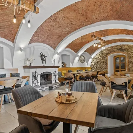 A Restaurace Regina Pensión 3*